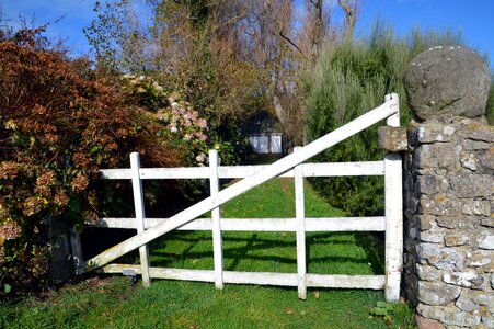 Entry closing door