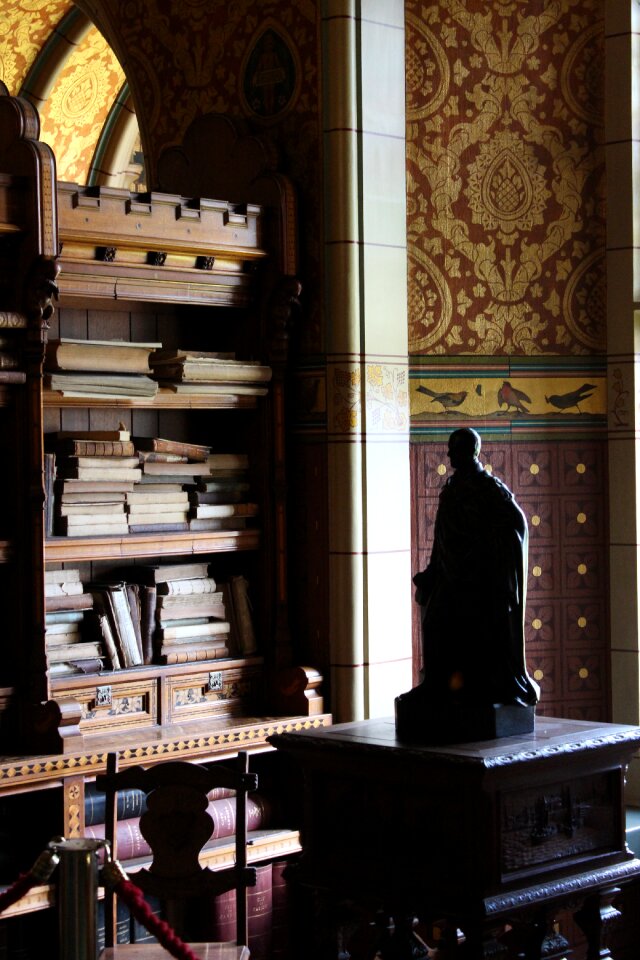 Books bookshelf sculpture
