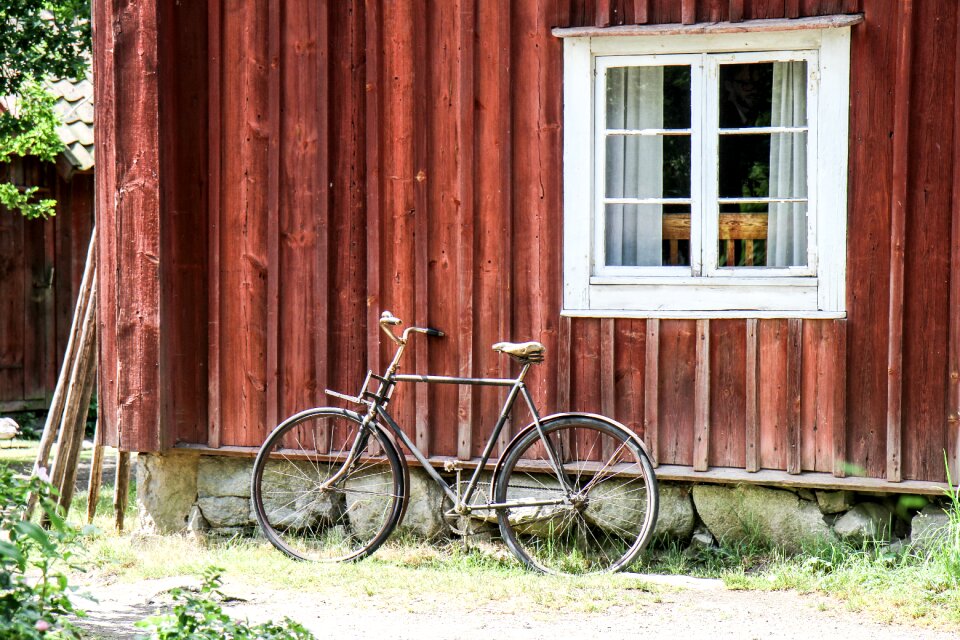 House falun red cycle
