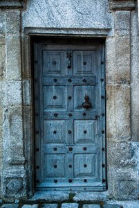 Granite entry architecture