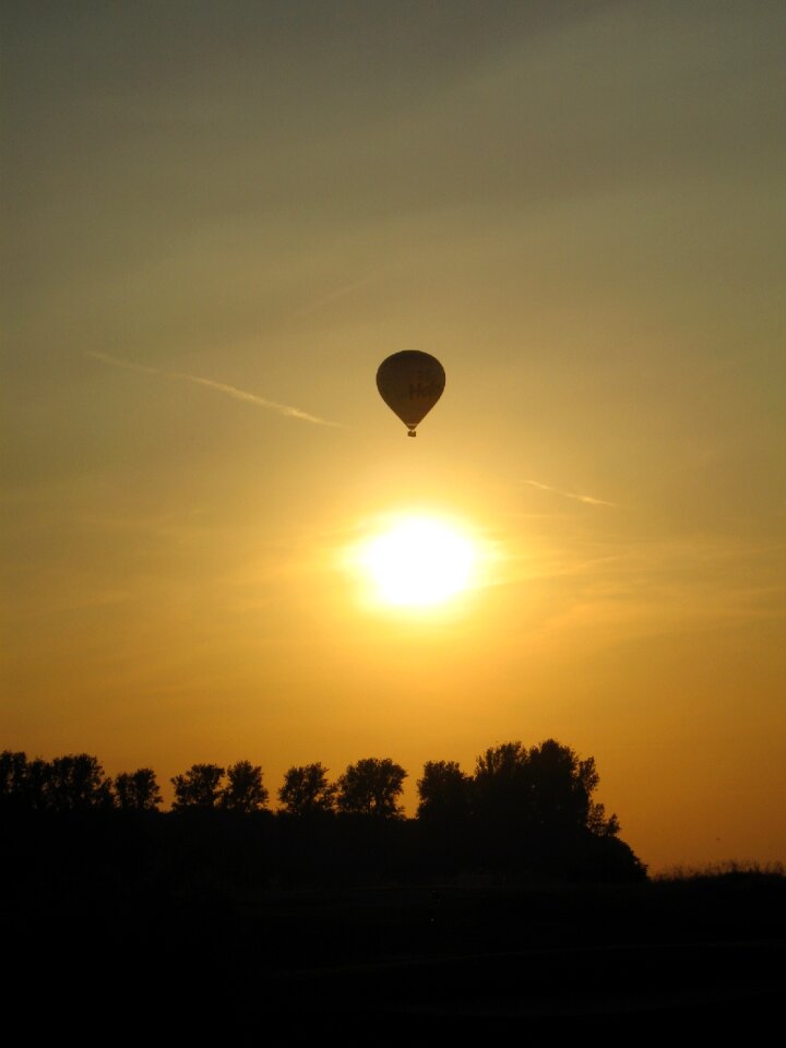Sun backlighting balloon