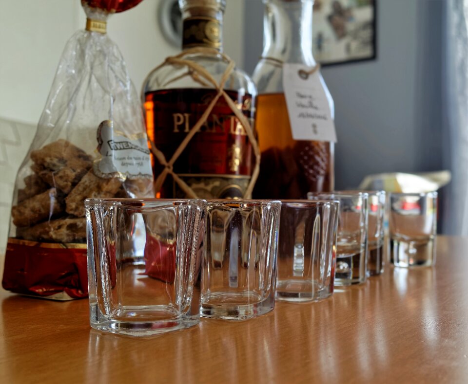 Biscuit glasses shooting