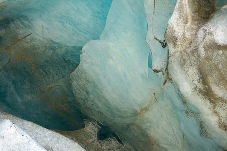 Alpine gletschertor melt