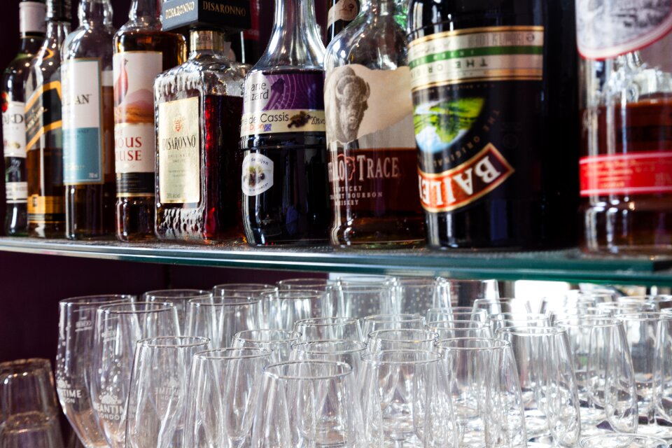 Shelf glass alcohol