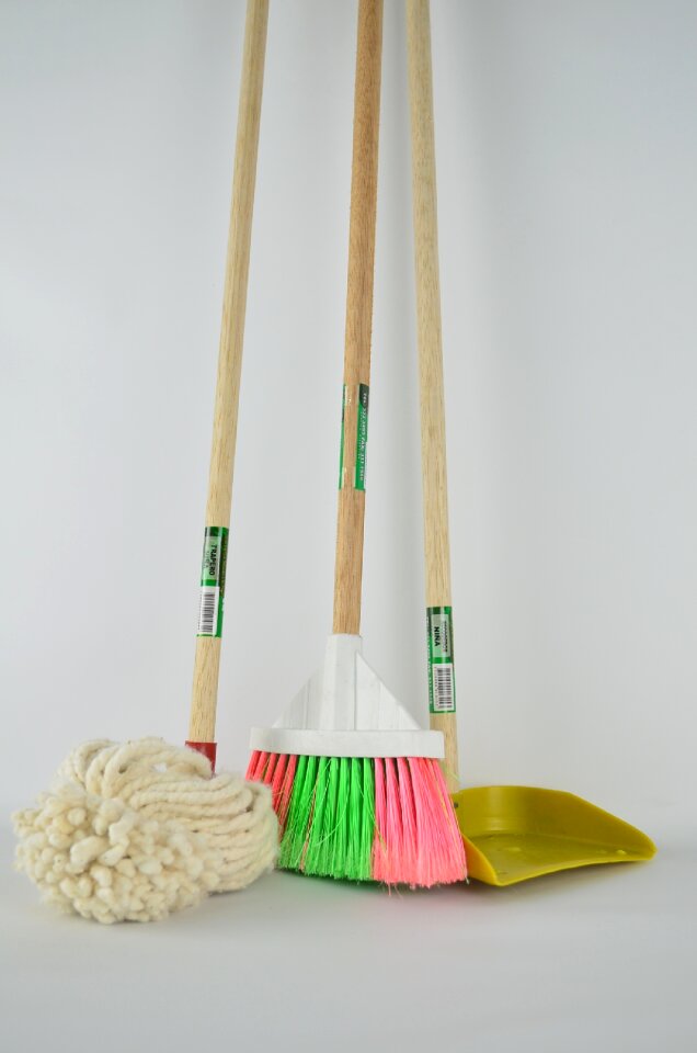 Picker toilet cleaning