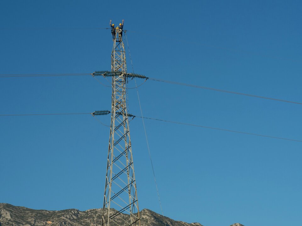 Electricians greeting sky
