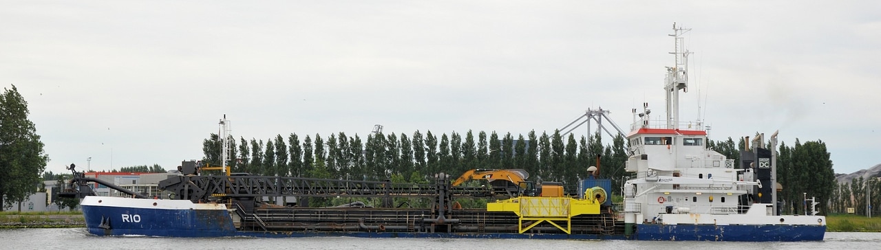 Port goods transportation