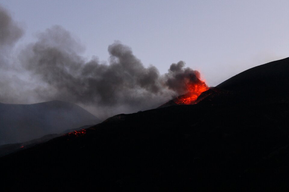 Explosion volcano italy