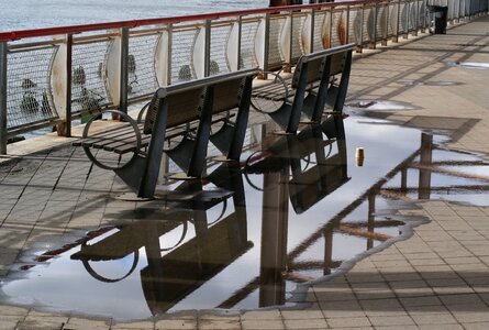 Bench water wet