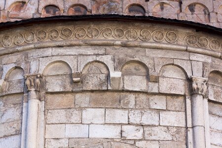 Round arch rhaeto romanic marble