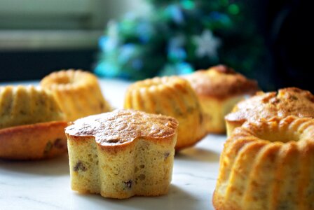 Eat pastries cake