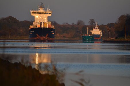 Ship container freighter