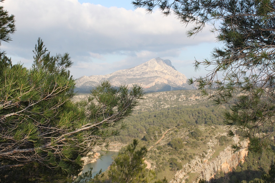 Cezanne south mountain