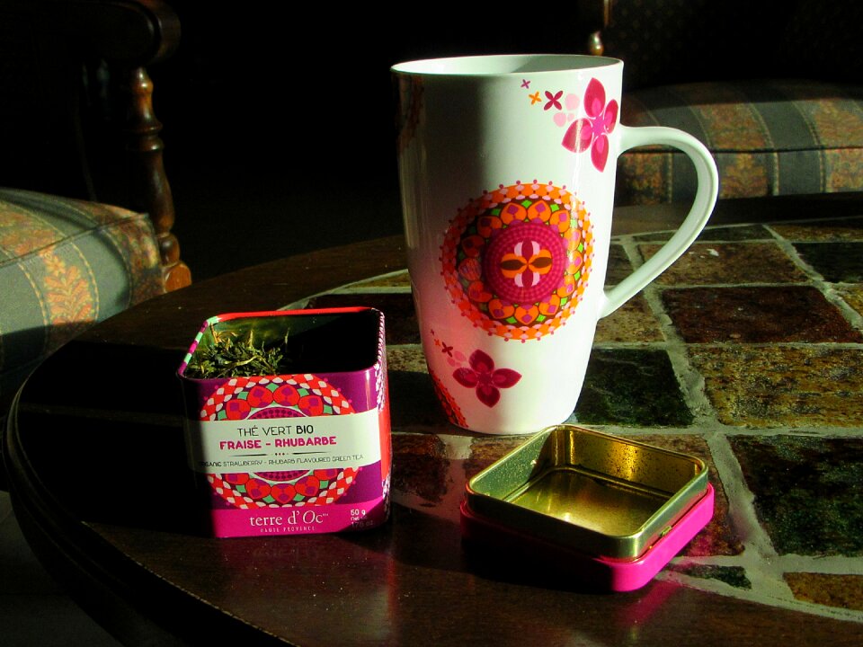 Tea leaves tin porcelain