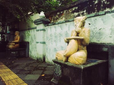 Outdoor sculpture road