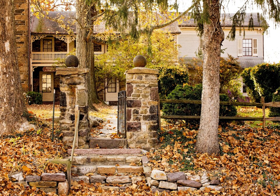 Walkway house