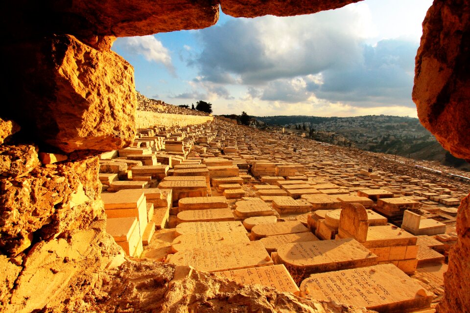 Graves mount of olives jerusalem