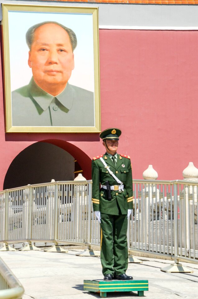 Mao zedong tiananmen square security guard