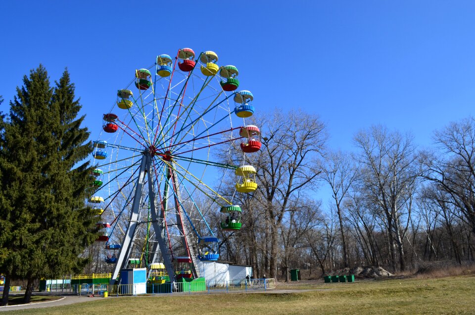 Ferris wheel early spring city