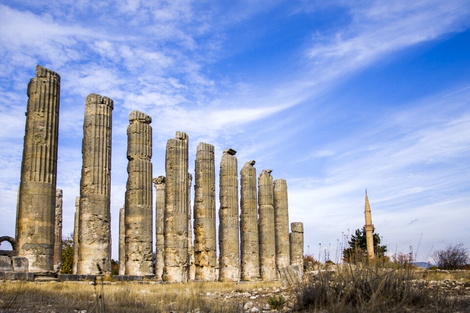 Uzuncabuç zeustapınag the temple
