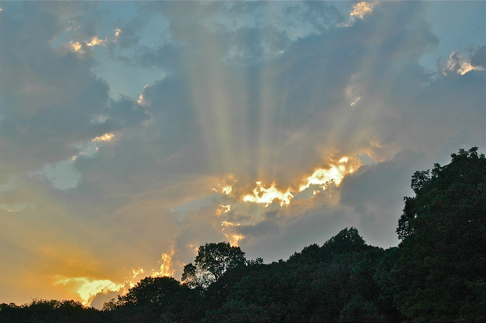 Outdoor rays streaks