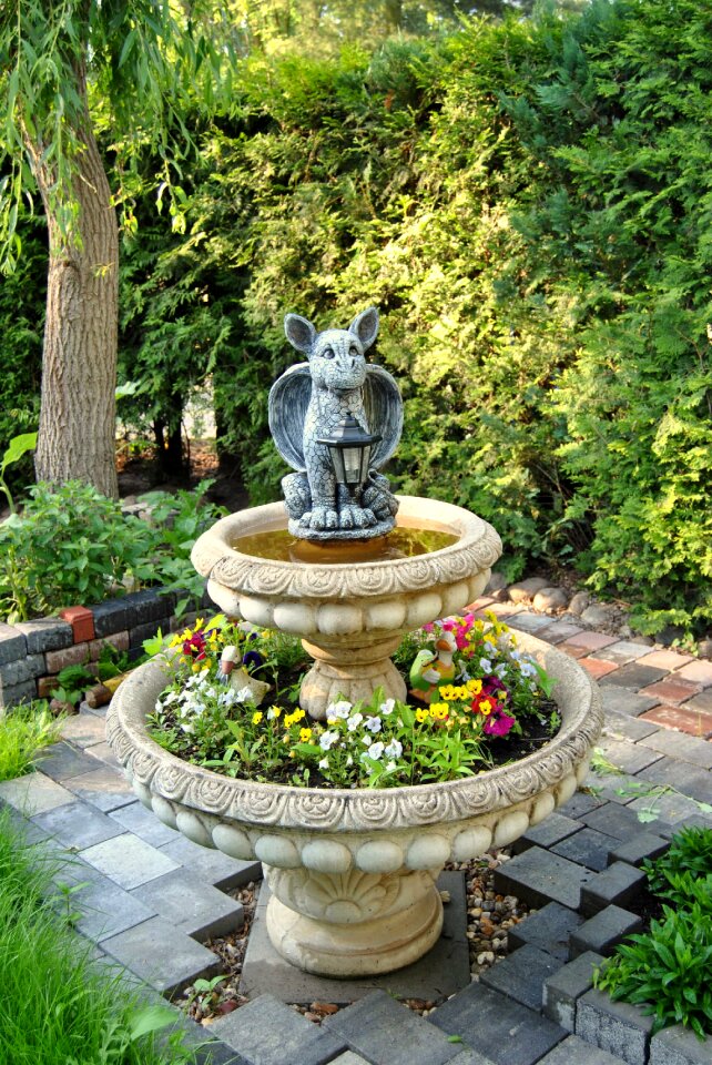 Deco sculpture fountain