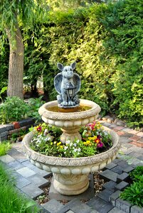 Deco sculpture fountain
