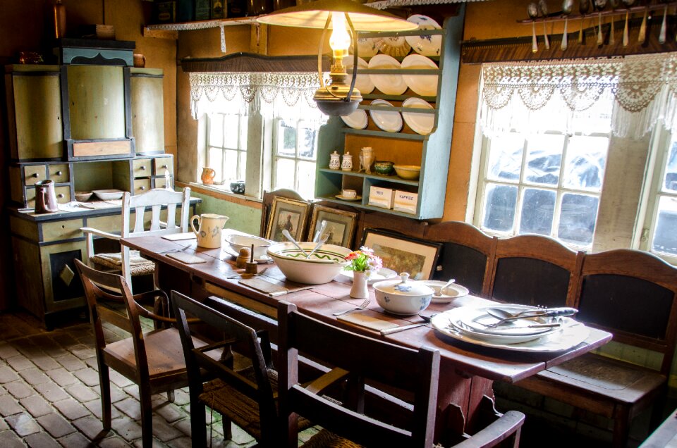 Rural queue dining room