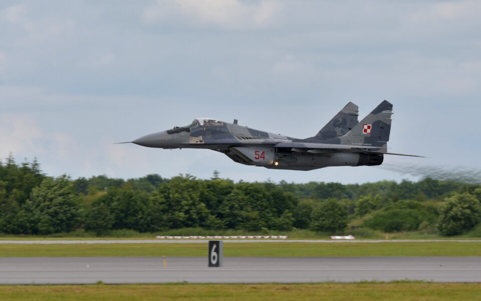 Fulcrum airshow jet