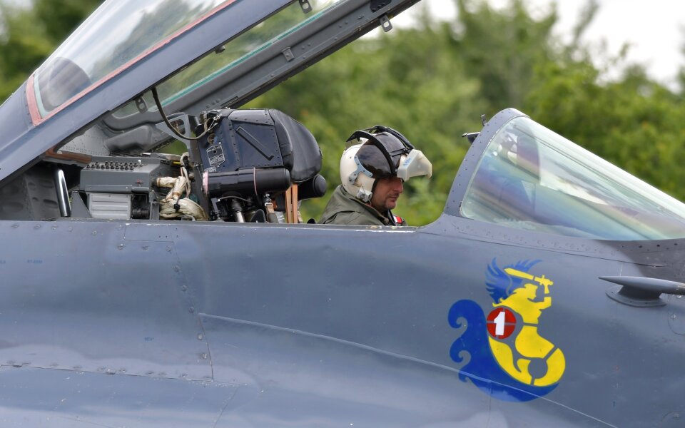 Fulcrum cockpit airshow