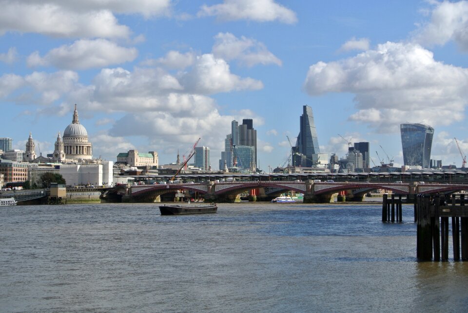 Uk river skyscrapers