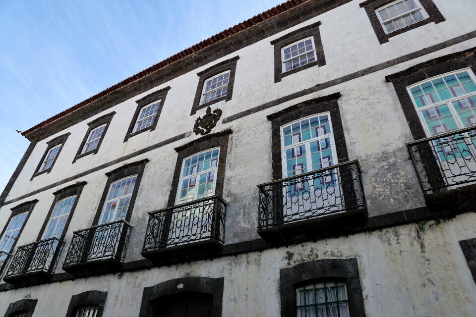 Island facade house