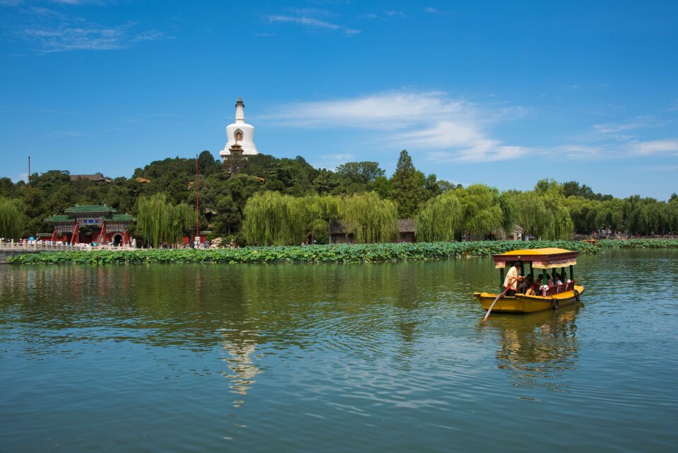 Spring ship lake
