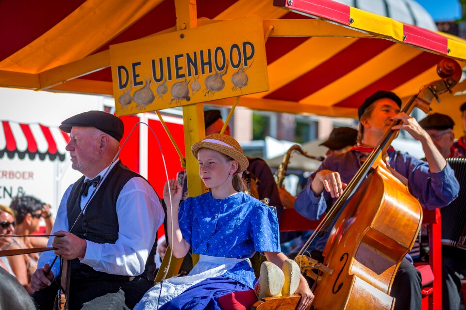 Folklore costume music
