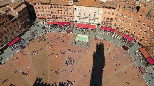Piazza del campo hers italy