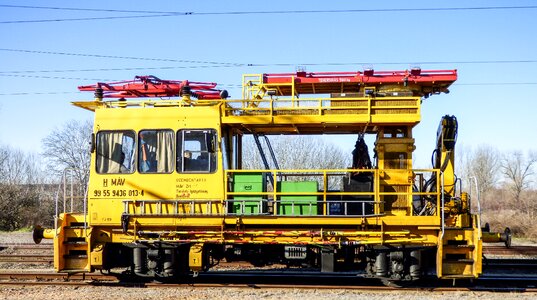 Transport rails yellow