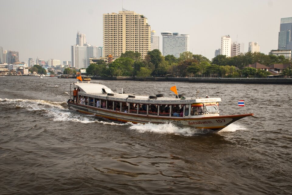 Boat transport city