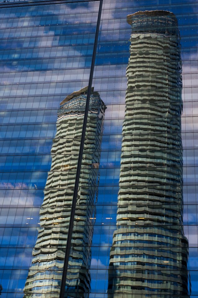 Viewing facade architecture