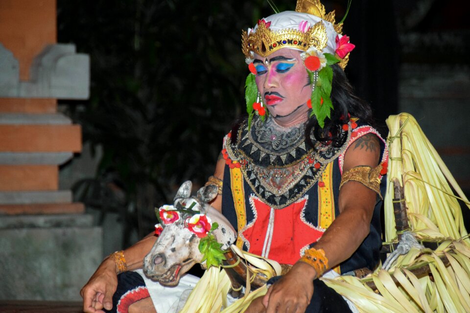 Ubud event dance sideshow