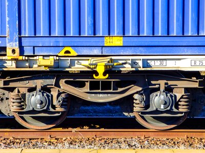 Wheel metal tracks photo