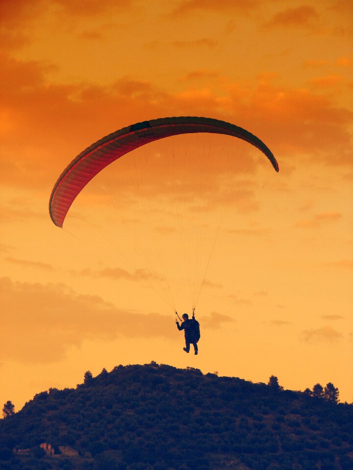 Horizon parachute sky