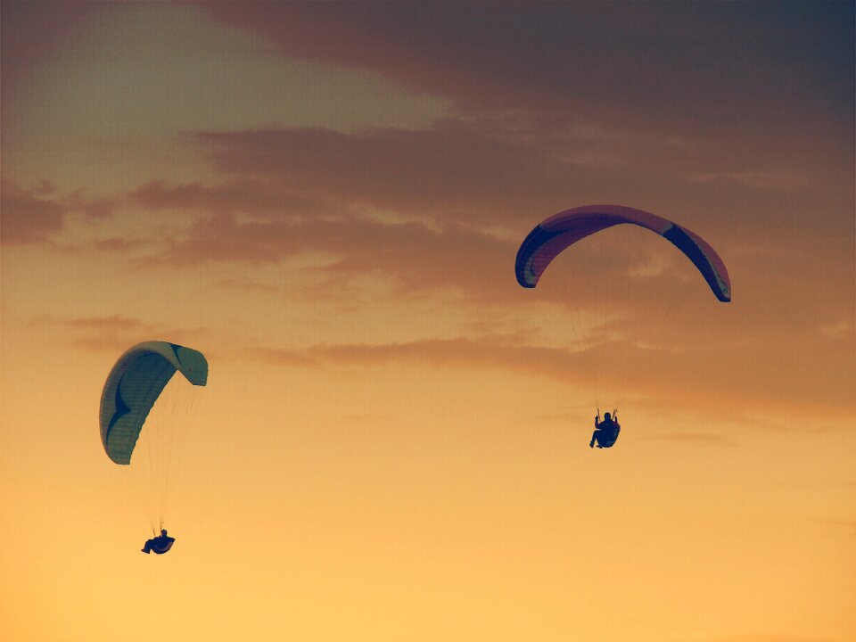 Horizon parachute sky