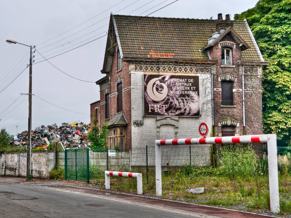House dilapidated old