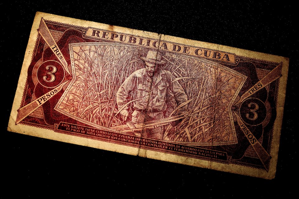 Banknote tres pesos 3 peso appearance