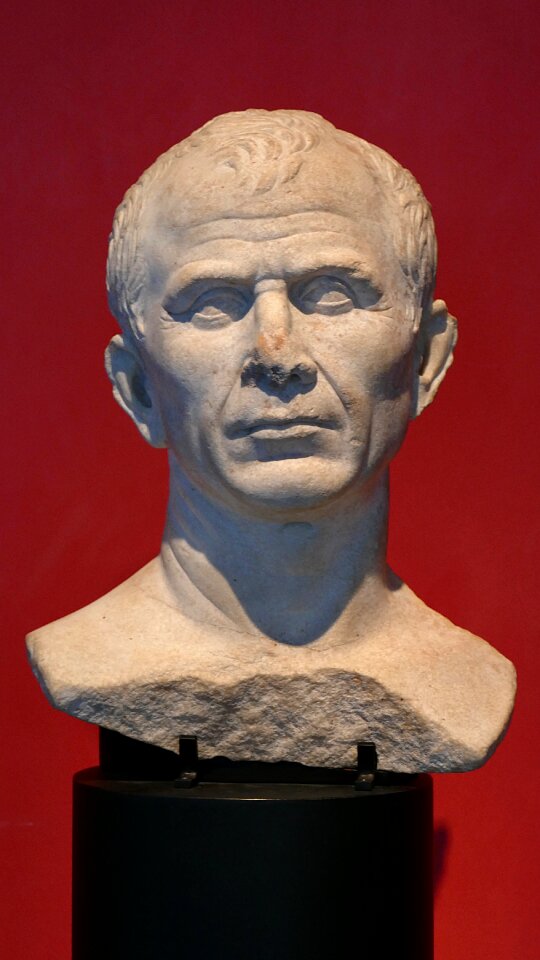 Dictator arles museum
