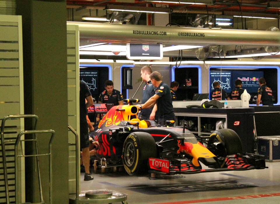 Race engine vehicle