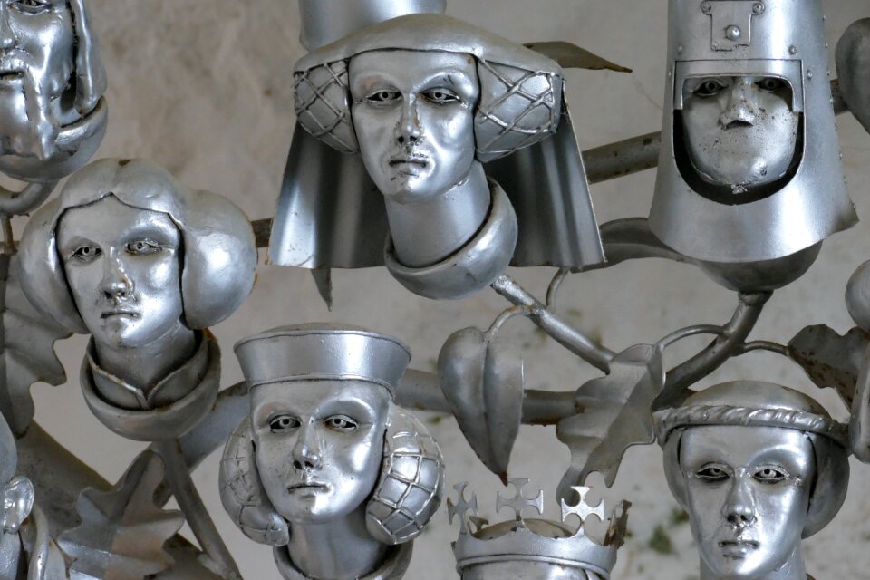 Face sculpture helm