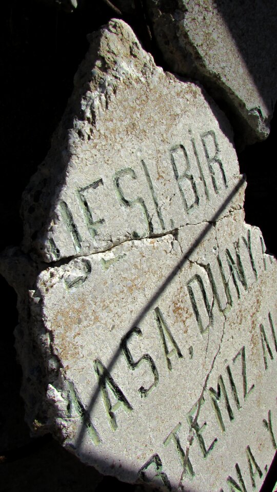 Abandoned gravestone islamic