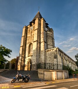 Architecture pierre motorcycle