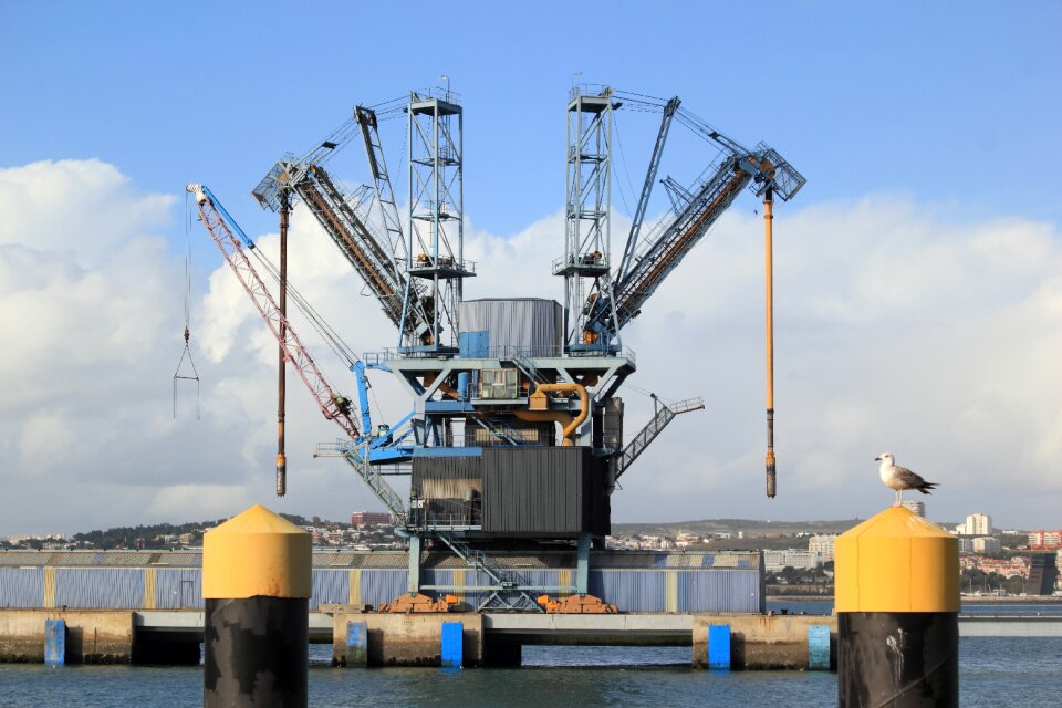 Harbor elevator industry